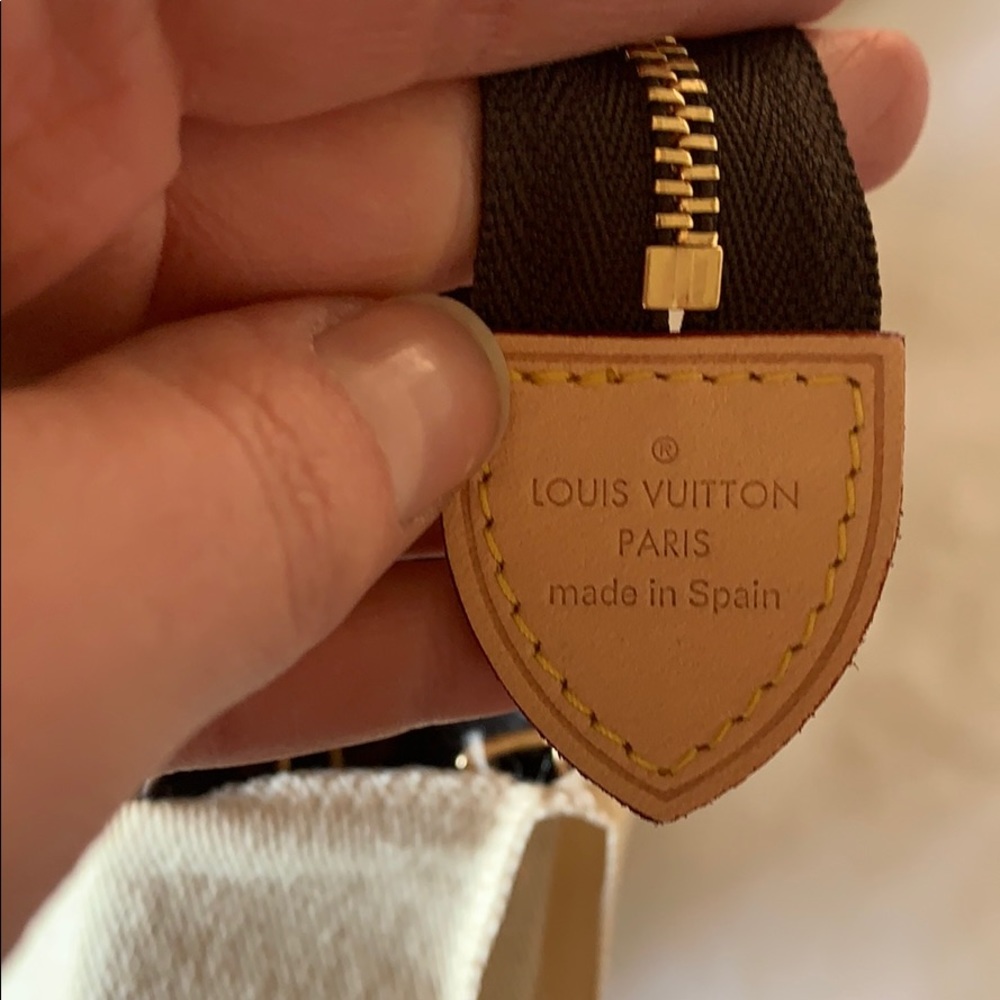 NWT Authentic Louis Vuitton Toiletry 26 *SOLD* - Picture 6 of 9